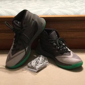 Stephen Curry Under Armour Sneakers - youth size 7 - worn once